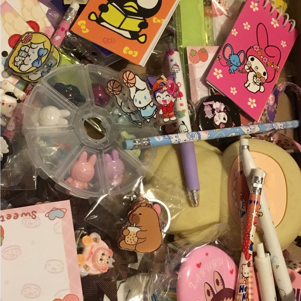 Wholesale mixed Sanrio and cosmetics lot 100pcs